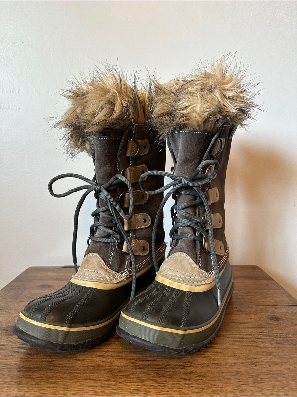 Sorel Lace Up Boots Faux Fur Size 6 Granola Girl Outdoor Hiking Utility Gorpcore